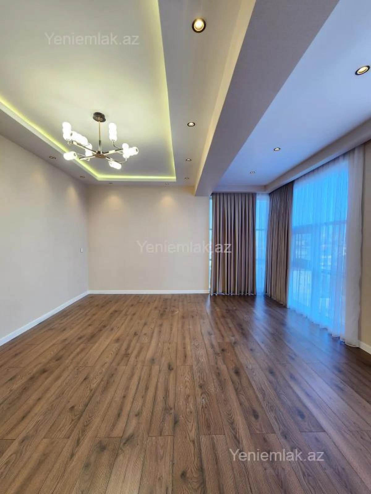 Satılır 3 otaqlı yeni tikili 130 m²