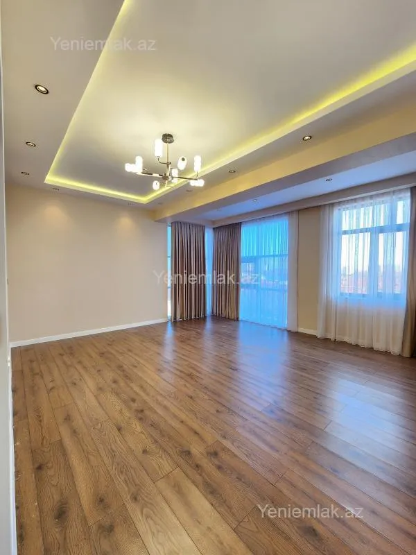 Satılır 3 otaqlı yeni tikili 130 m²