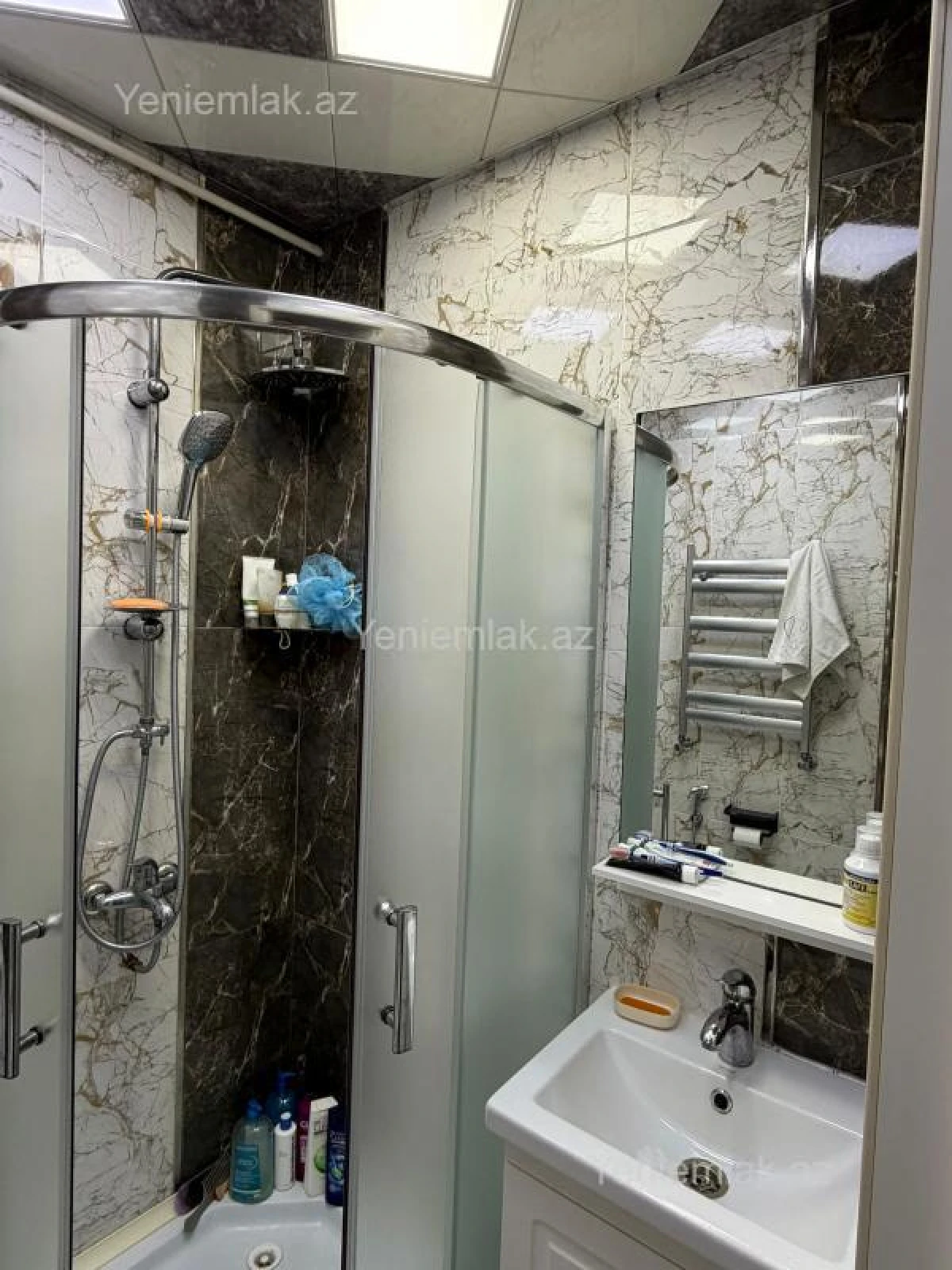 Satılır 2 otaqlı köhnə tikili 93 m²