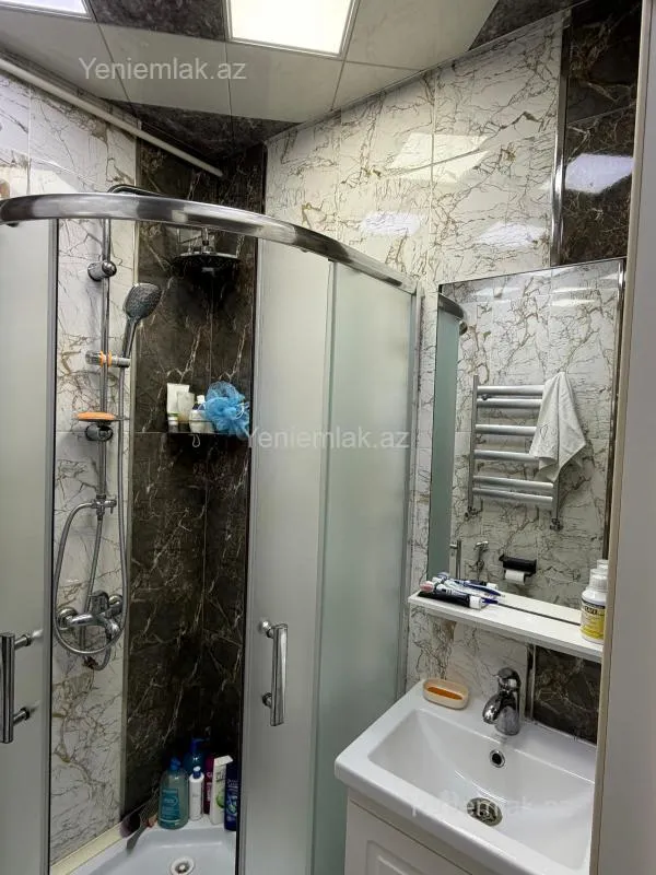 Satılır 2 otaqlı köhnə tikili 93 m²