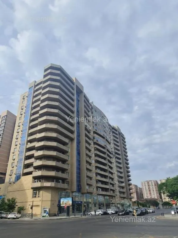 Satılır 3 otaqlı yeni tikili 173 m²