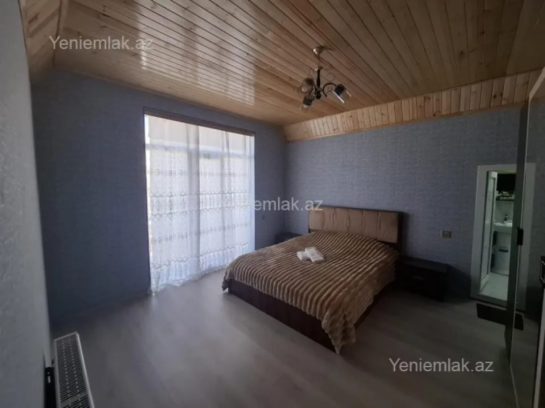 Satılır 5 otaqlı həyət evi 180 m²