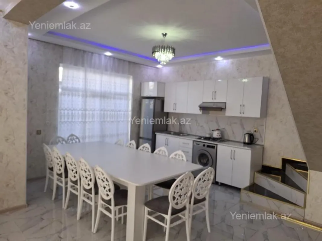 Satılır 5 otaqlı həyət evi 180 m²