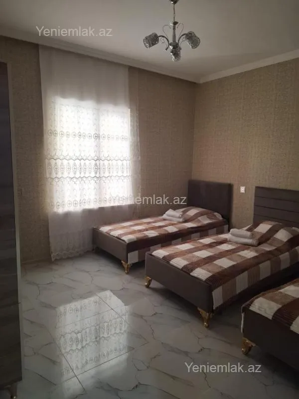 Satılır 5 otaqlı həyət evi 180 m²
