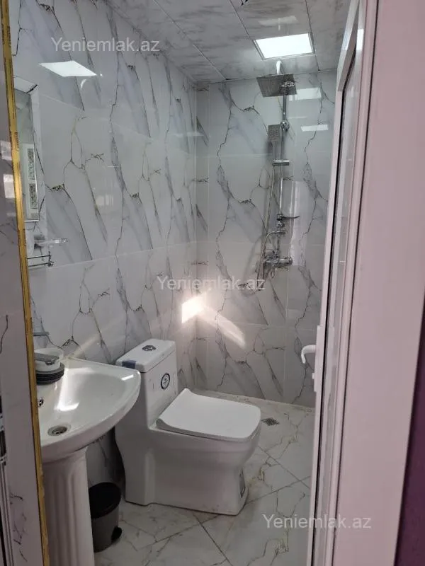 Satılır 5 otaqlı həyət evi 180 m²