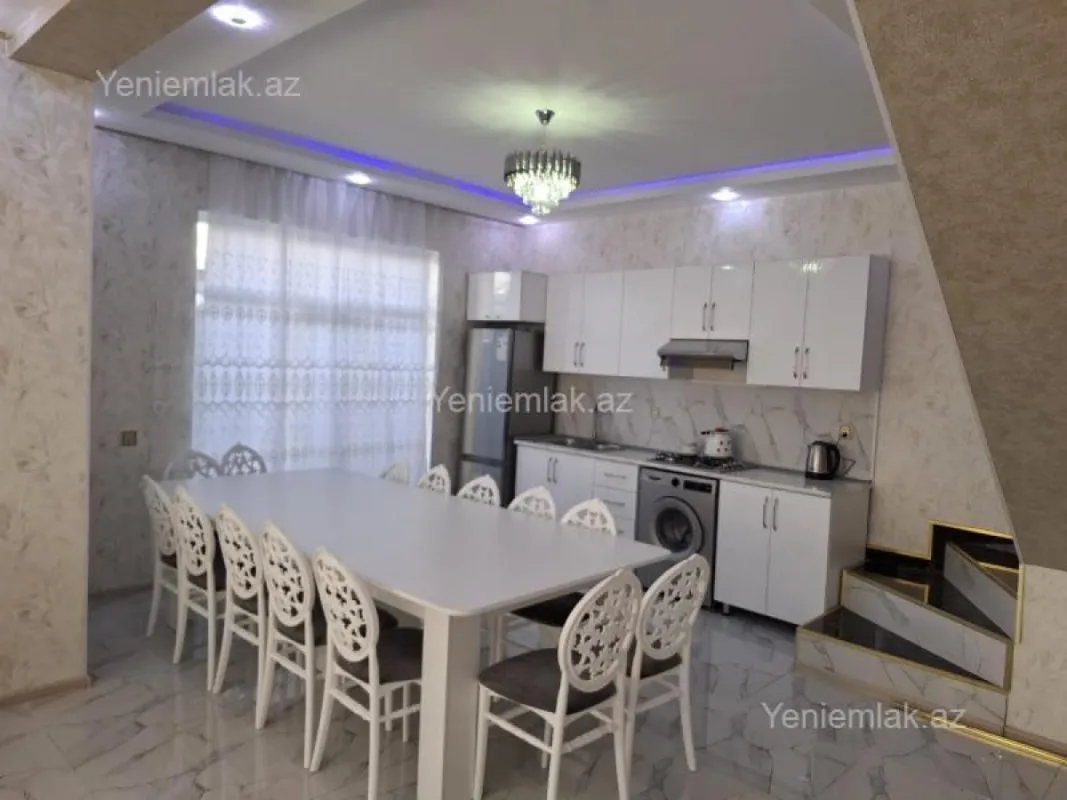 Satılır 5 otaqlı həyət evi 180 m²