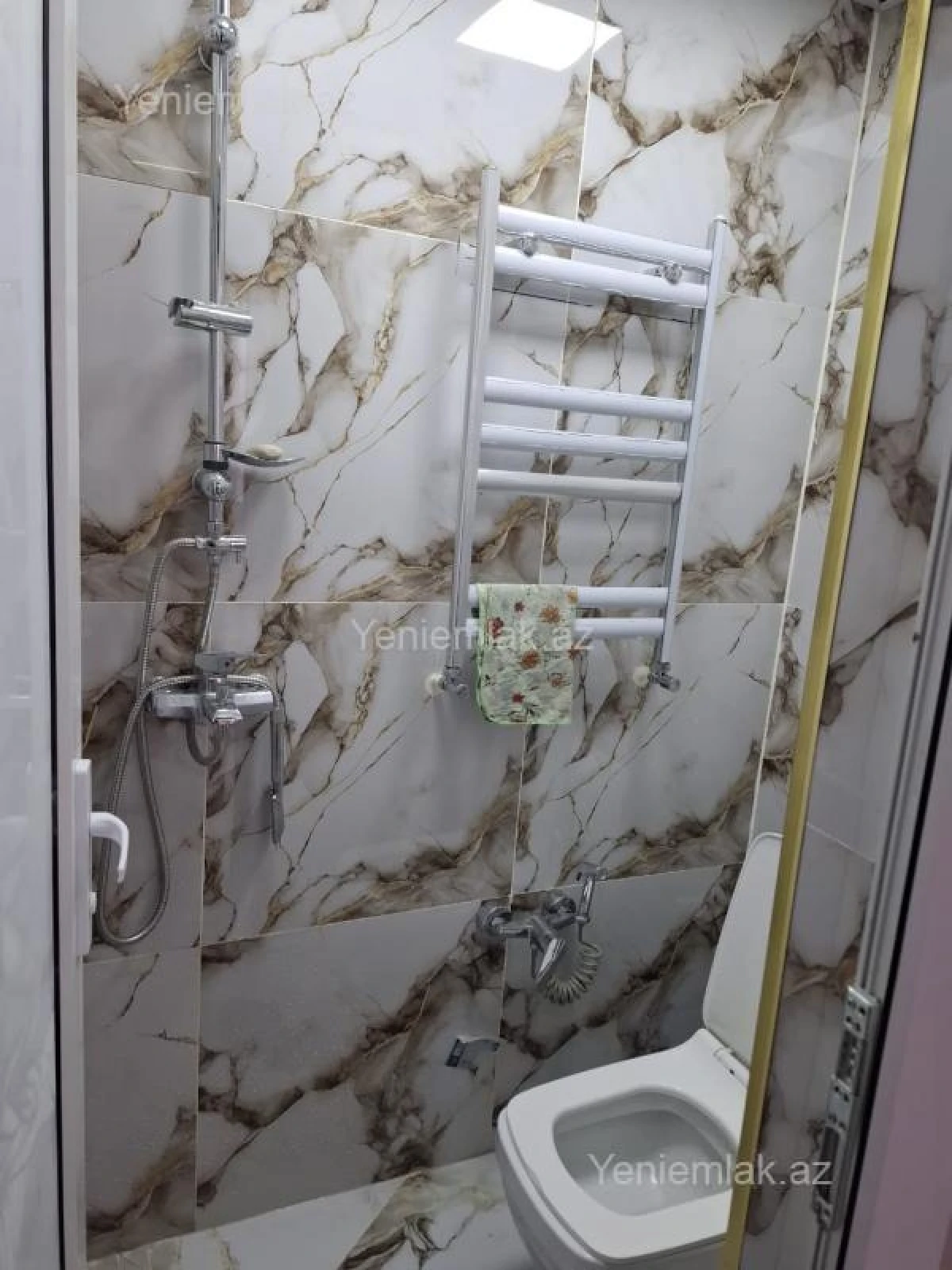 Satılır 5 otaqlı həyət evi 180 m²