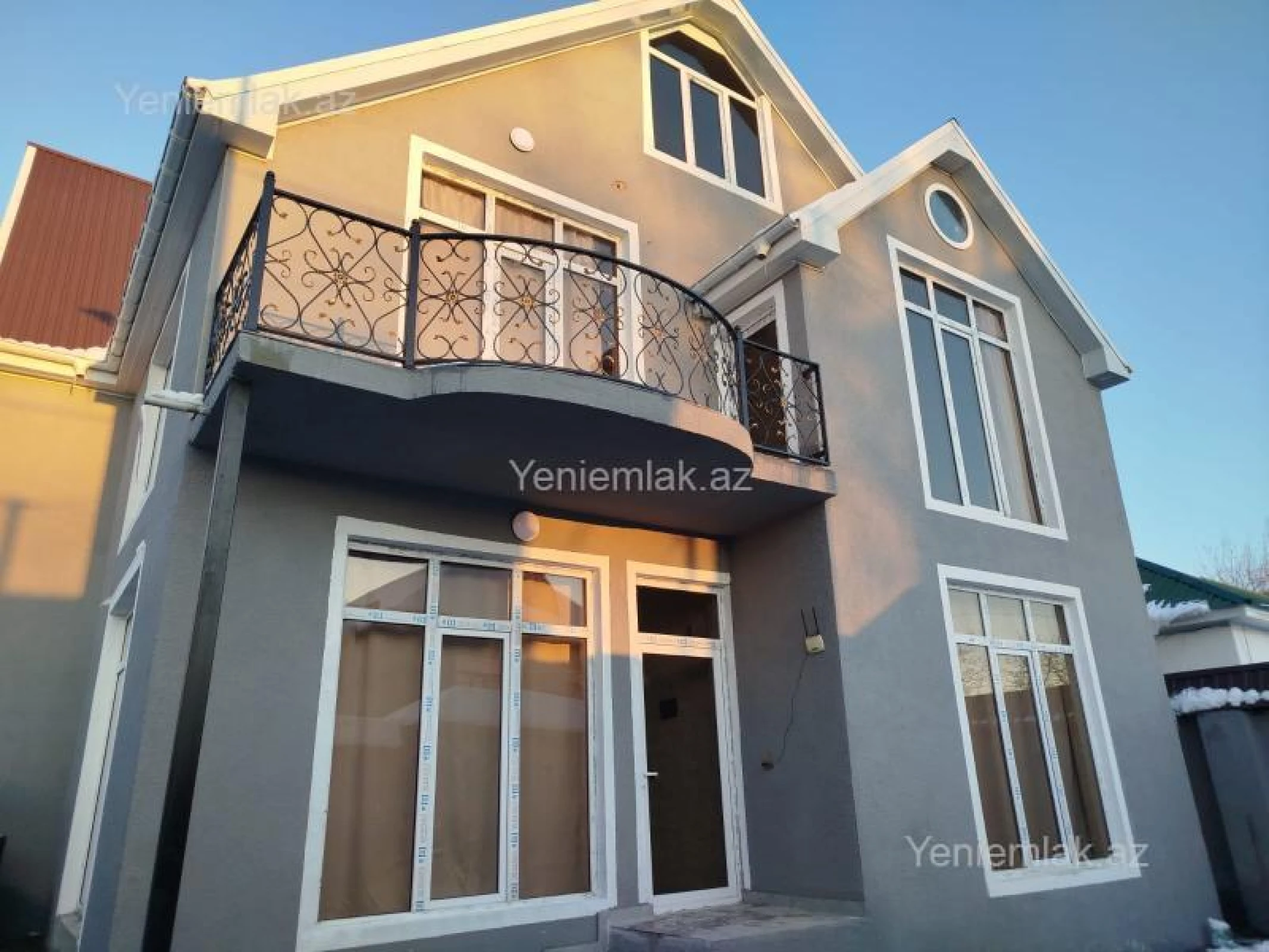 Satılır 5 otaqlı həyət evi 180 m²