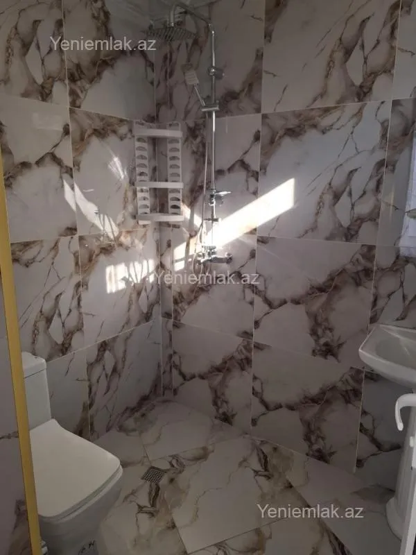 Satılır 5 otaqlı həyət evi 180 m²