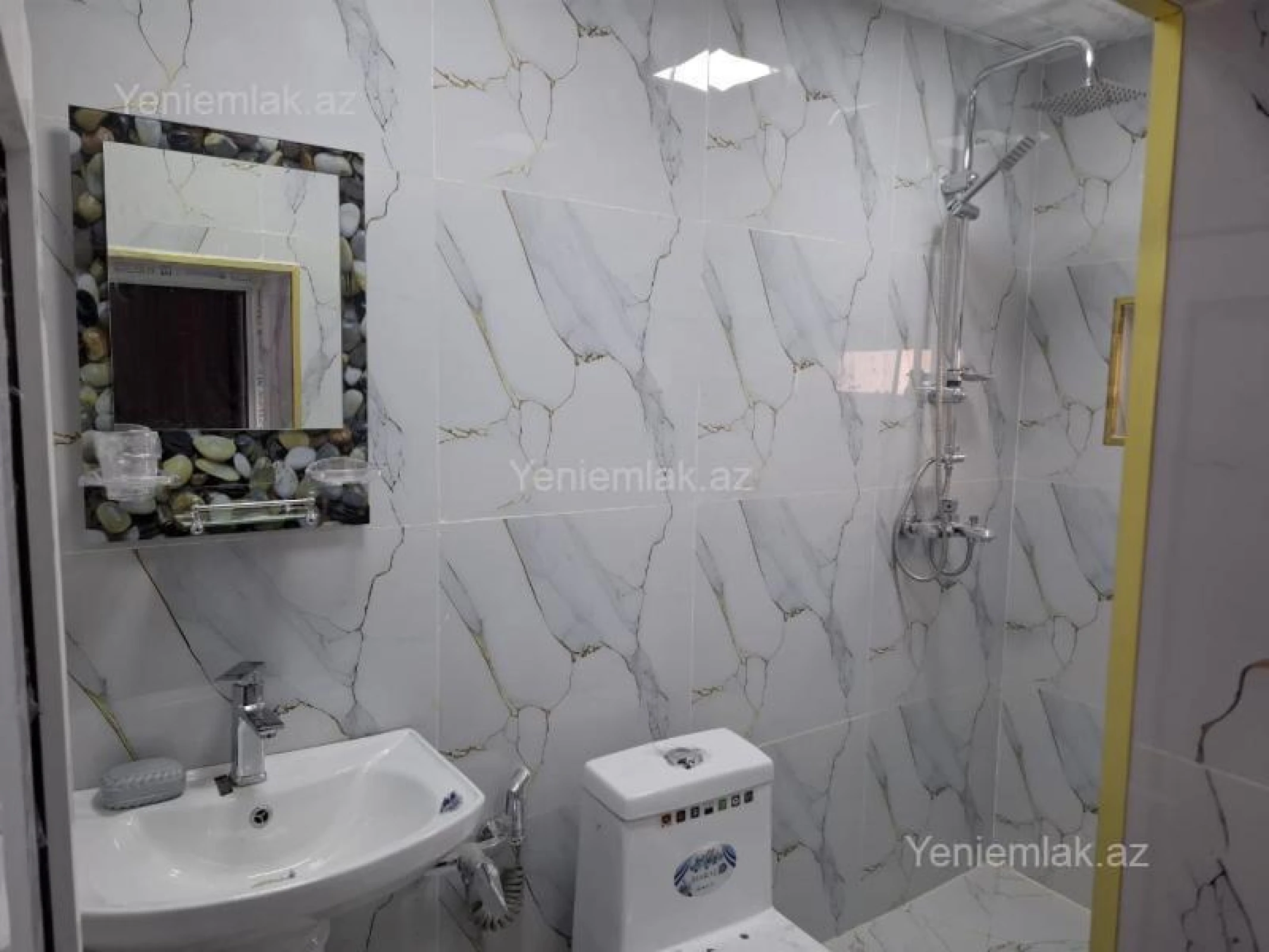 Satılır 5 otaqlı həyət evi 180 m²