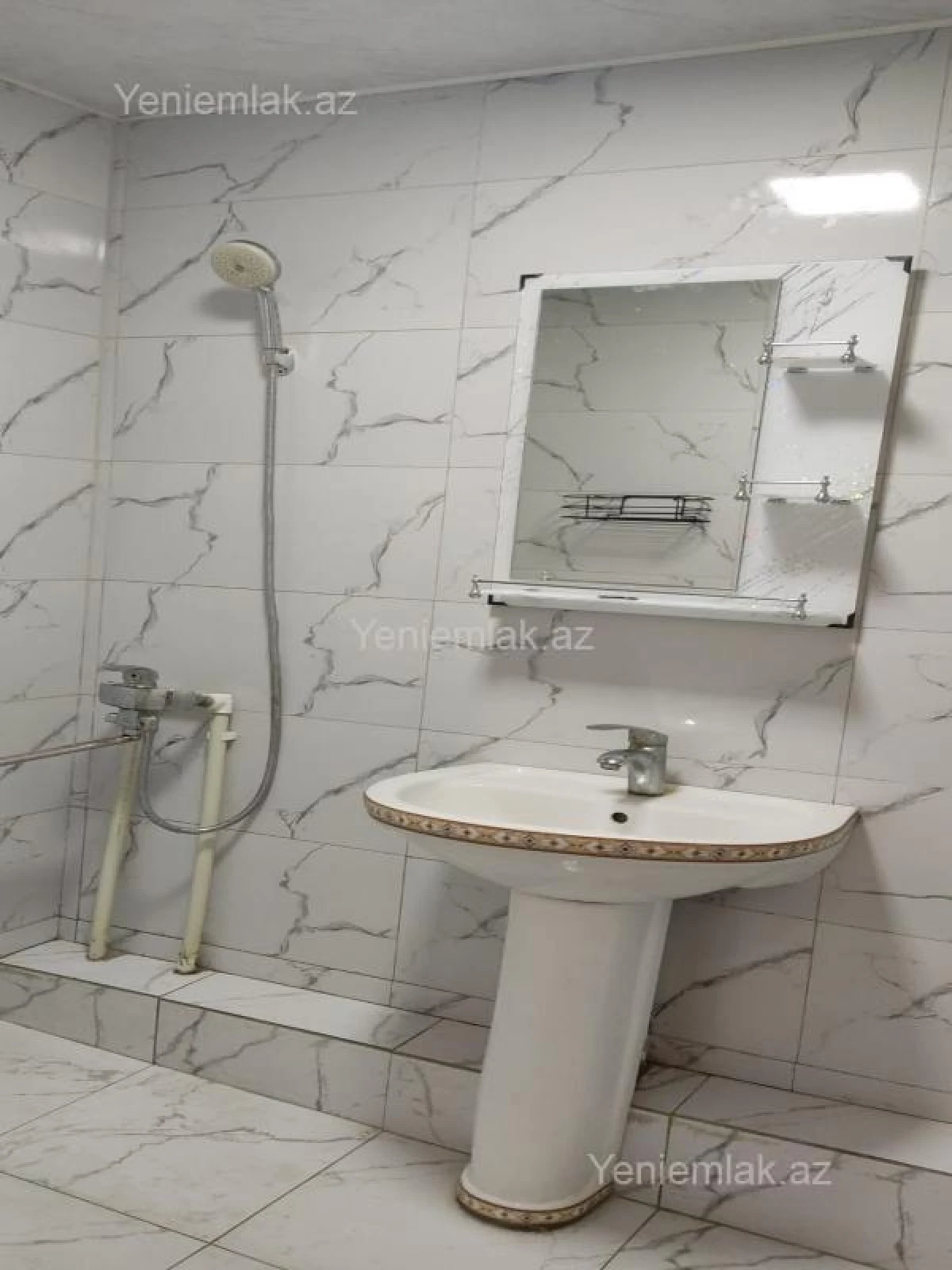 Satılır 2 otaqlı köhnə tikili 54 m²