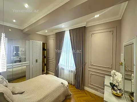 Satılır 3 otaqlı yeni tikili 130 m²