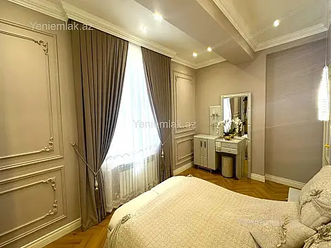 Satılır 3 otaqlı yeni tikili 130 m²