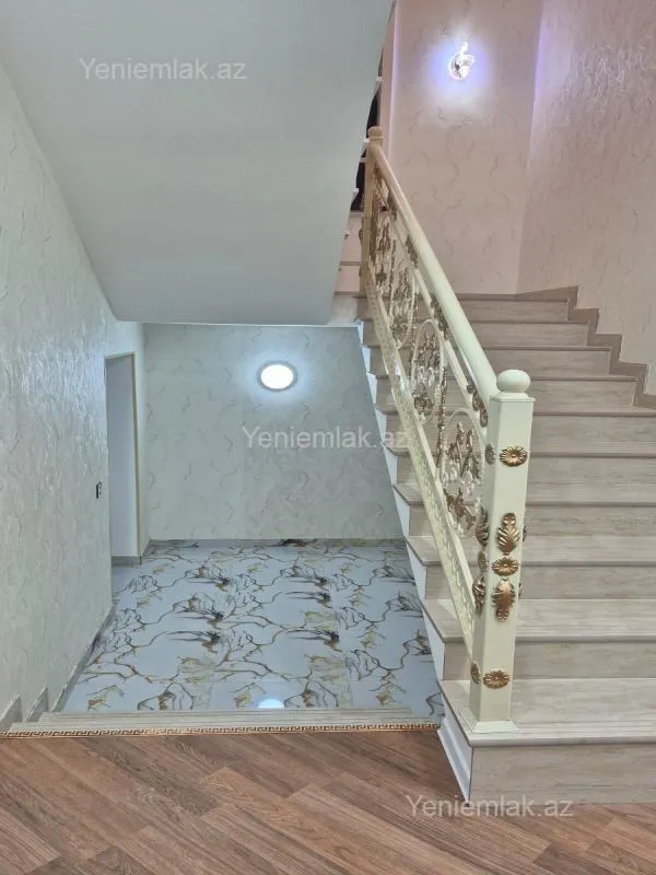 Satılır 6 otaqlı həyət evi 250 m²