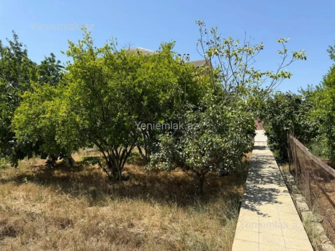 Satılır 7 otaqlı həyət evi 250 m²