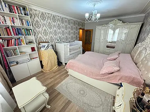 Satılır 3 otaqlı köhnə tikili 74 m²