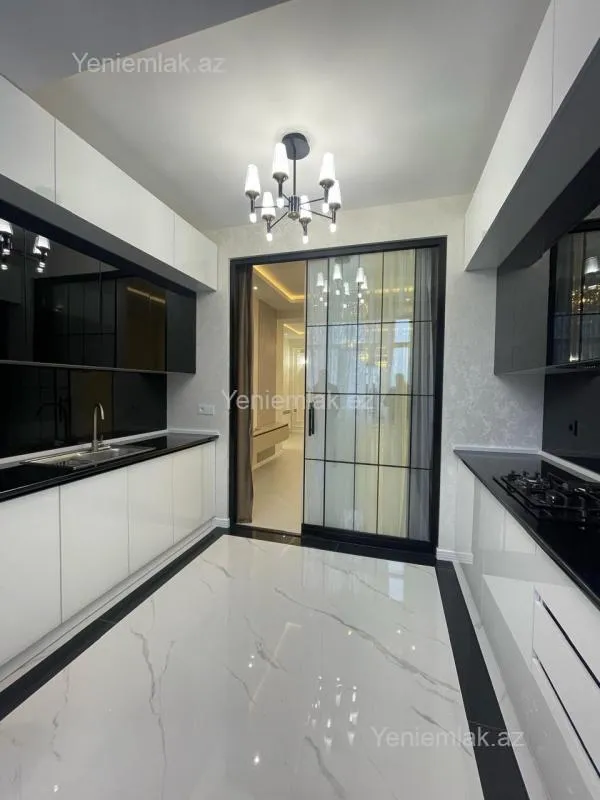 Satılır 3 otaqlı yeni tikili 105 m²