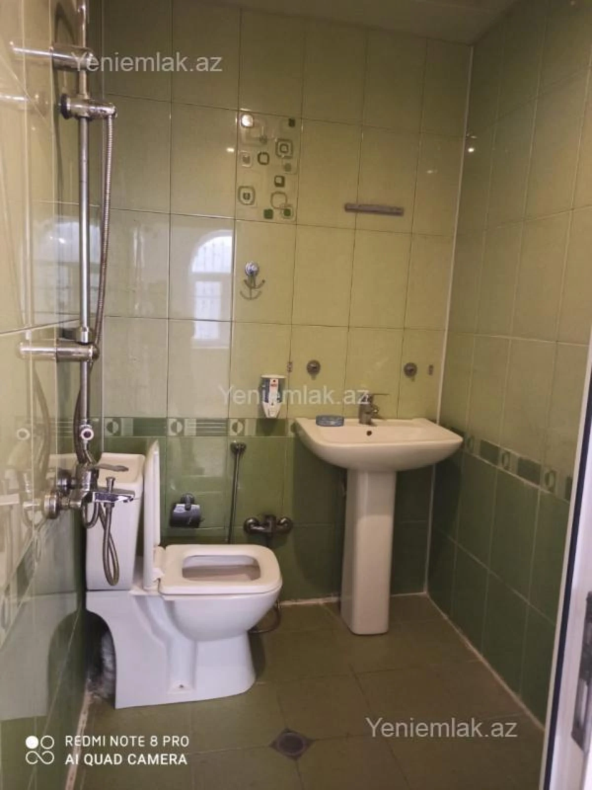 Satılır 8 otaqlı həyət evi 300 m²