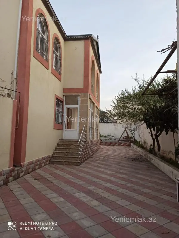 Satılır 8 otaqlı həyət evi 300 m²
