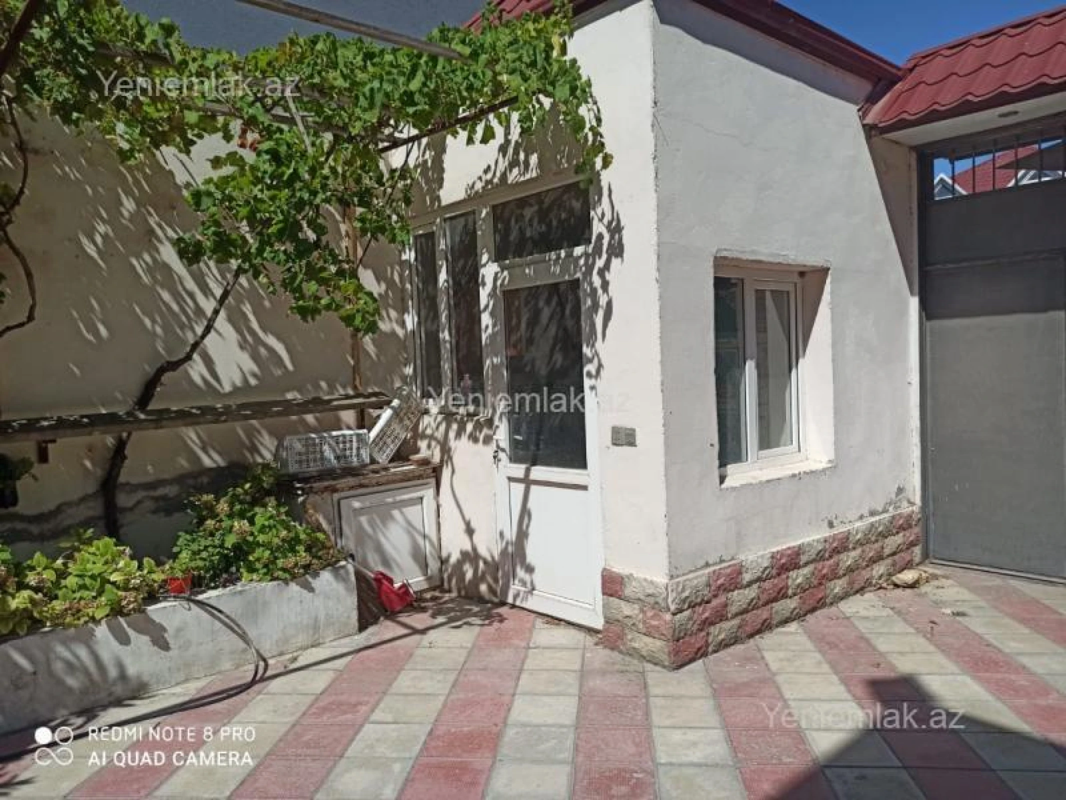 Satılır 8 otaqlı həyət evi 300 m²