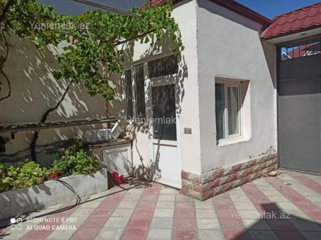 Satılır 8 otaqlı həyət evi 300 m²