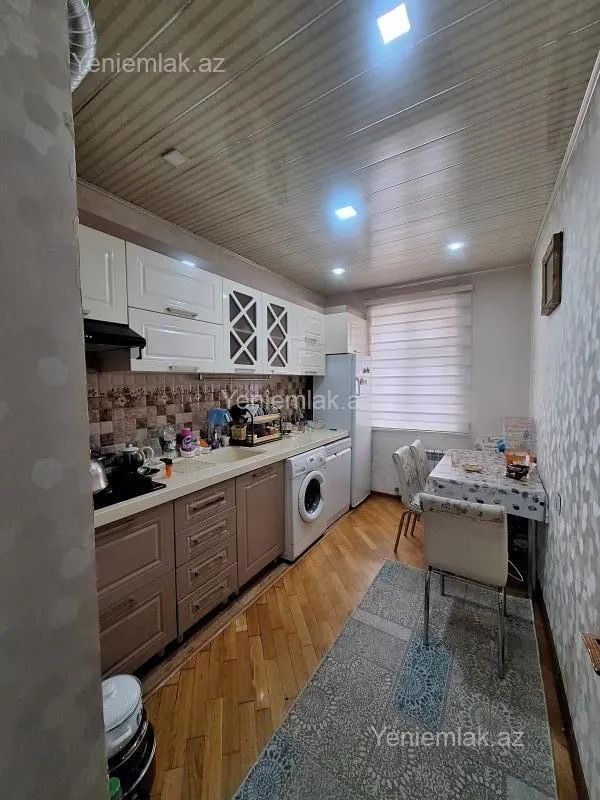 Satılır 3 otaqlı köhnə tikili 70 m²