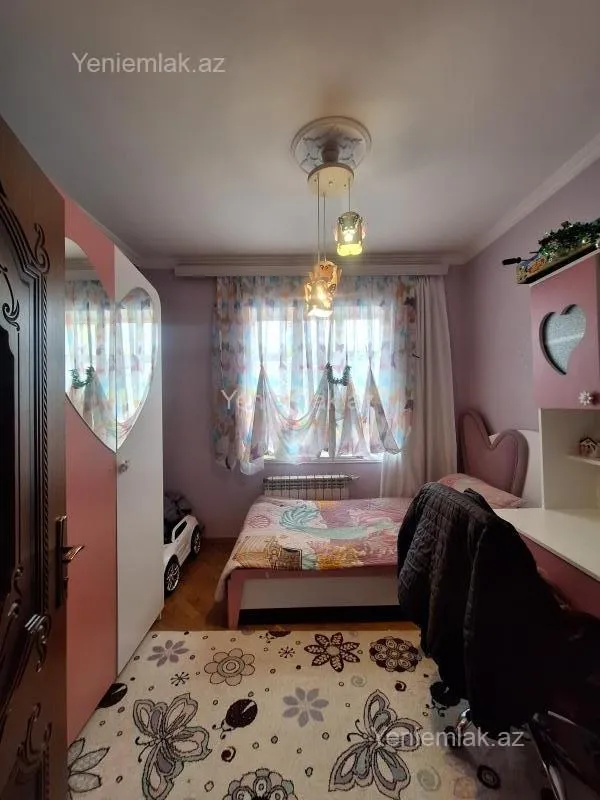 Satılır 3 otaqlı köhnə tikili 70 m²