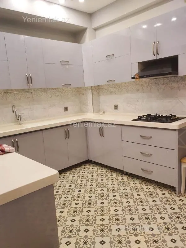 Satılır 4 otaqlı yeni tikili 135 m²