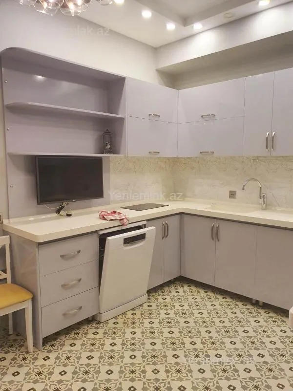 Satılır 4 otaqlı yeni tikili 135 m²