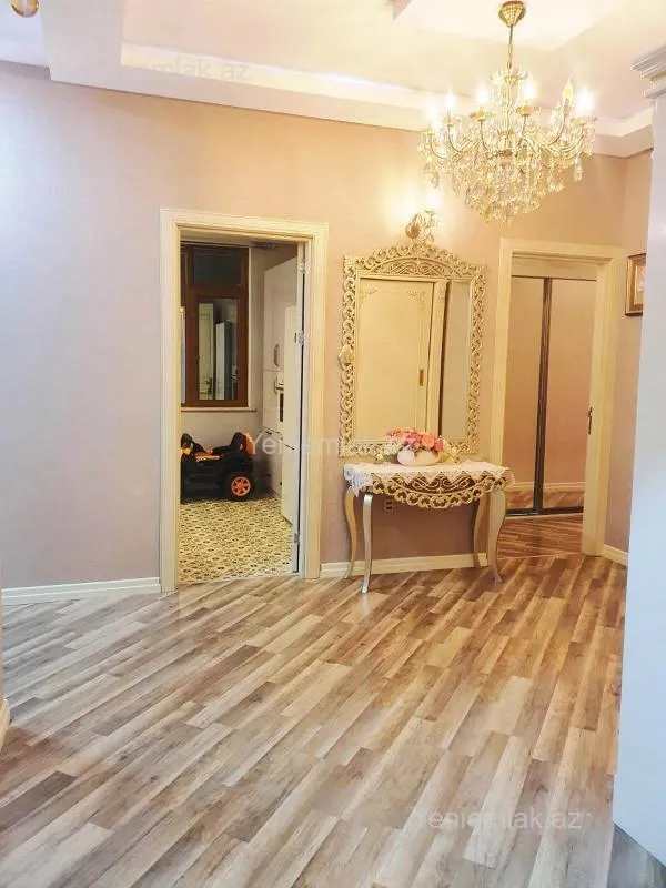 Satılır 4 otaqlı yeni tikili 135 m²