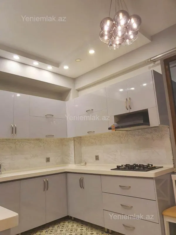 Satılır 4 otaqlı yeni tikili 135 m²
