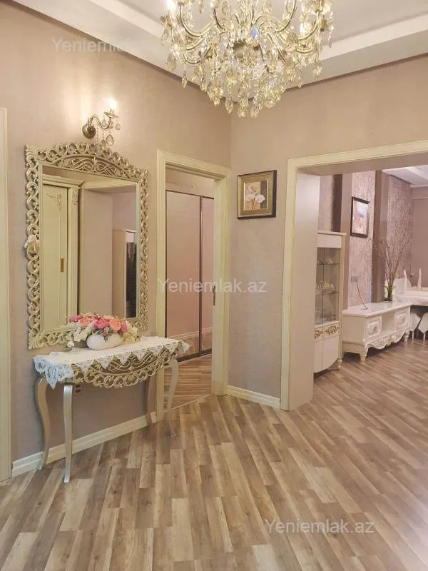 Satılır 4 otaqlı yeni tikili 135 m²