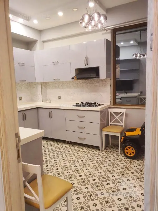 Satılır 4 otaqlı yeni tikili 135 m²