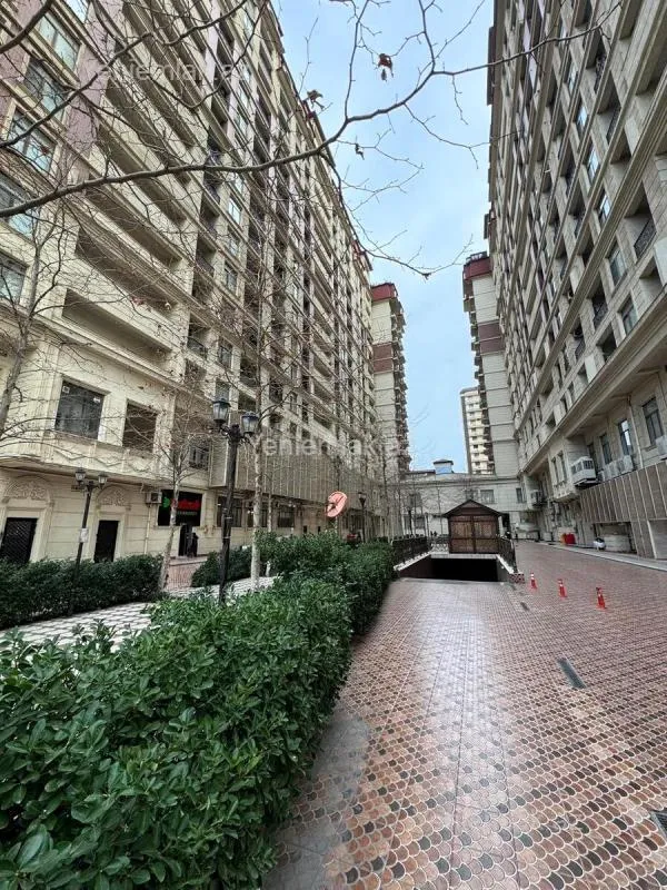 Satılır 4 otaqlı yeni tikili 180 m²