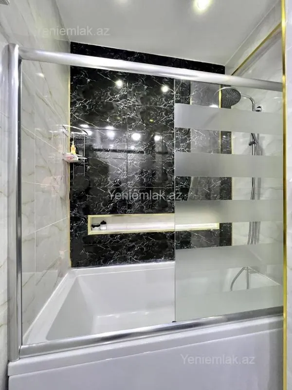 Satılır 4 otaqlı yeni tikili 180 m²