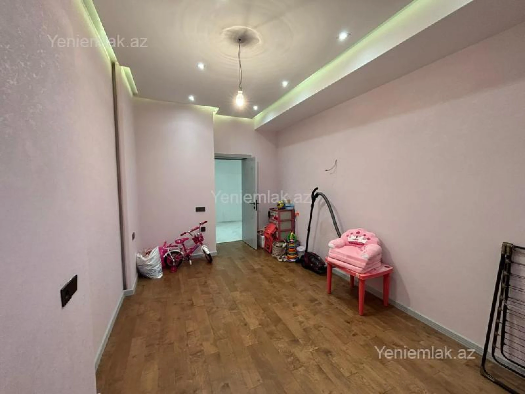 Satılır 3 otaqlı yeni tikili 105 m²