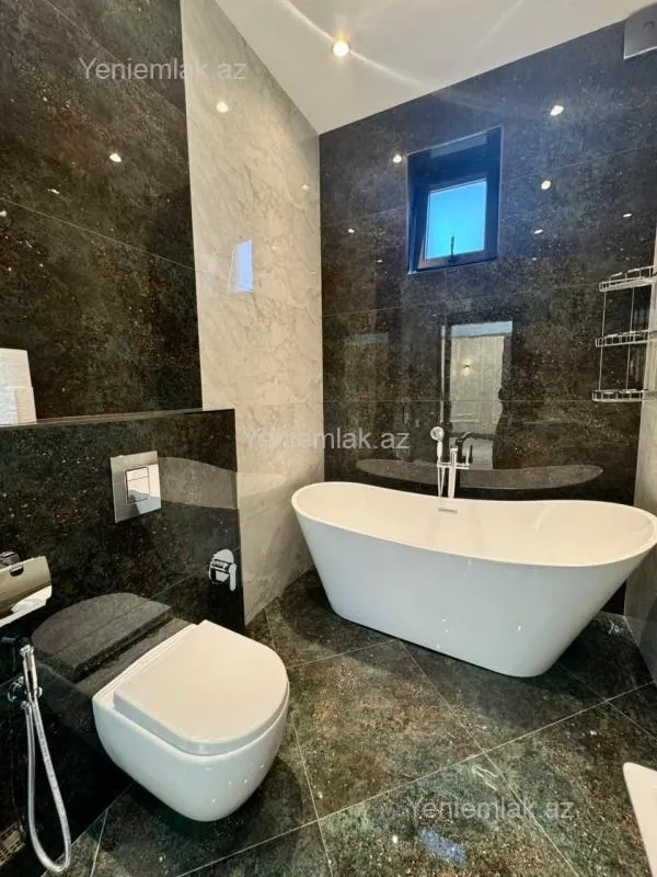 Satılır 5 otaqlı həyət evi 354 m²