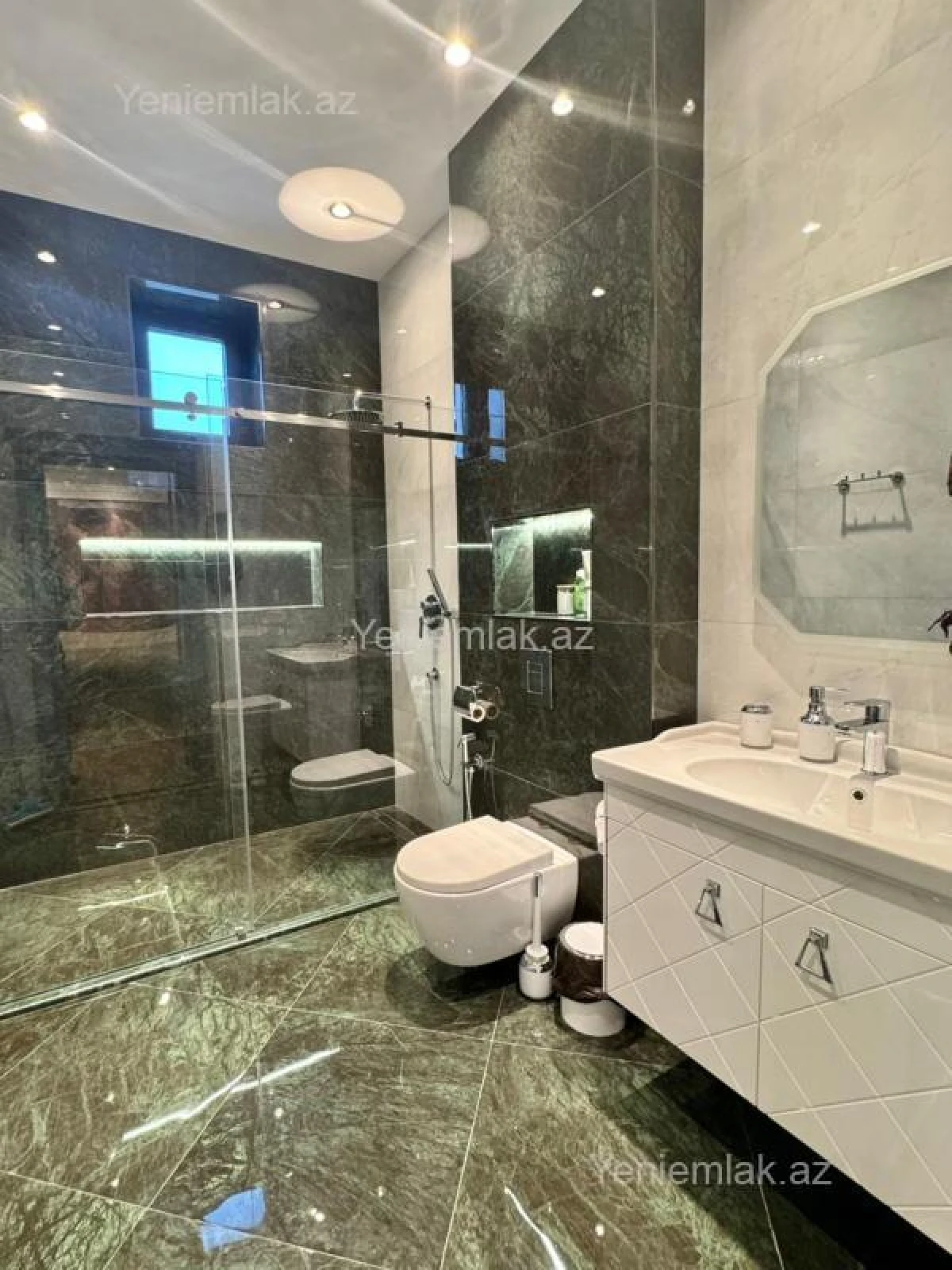 Satılır 5 otaqlı həyət evi 354 m²