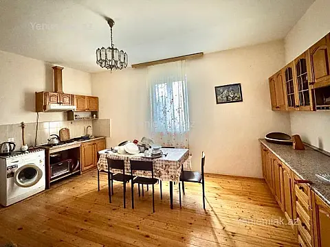 Satılır 6 otaqlı həyət evi 240 m²