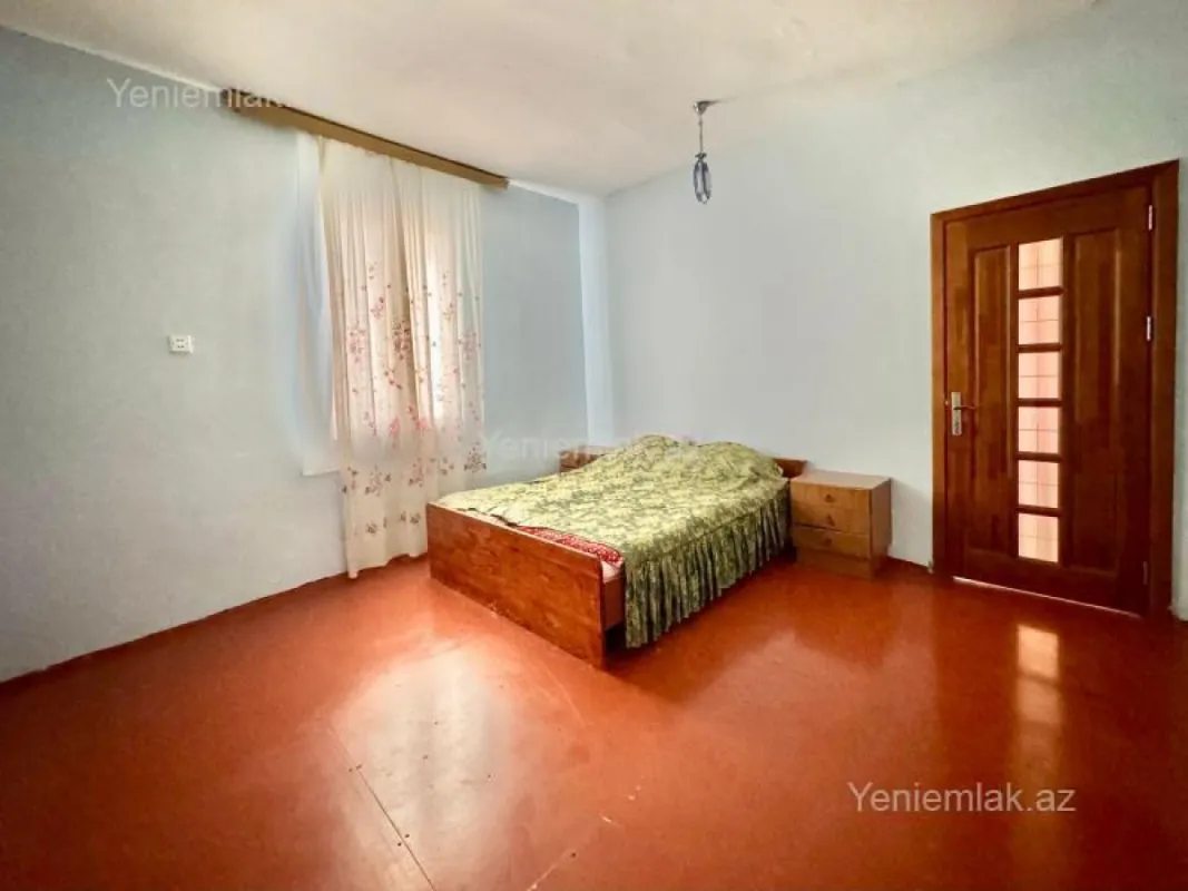 Satılır 6 otaqlı həyət evi 240 m²