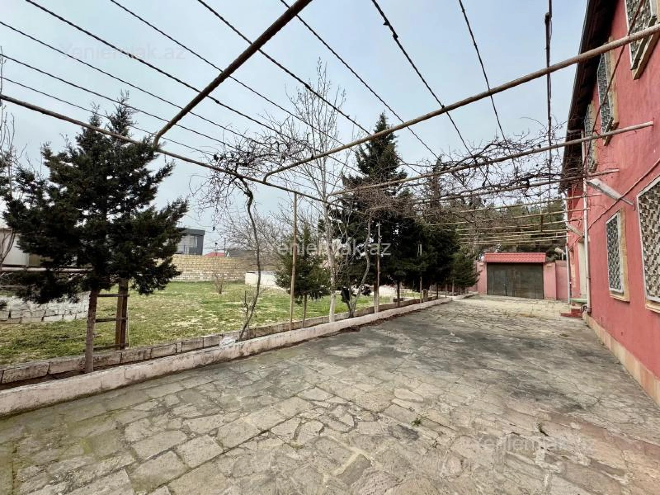 Satılır 6 otaqlı həyət evi 240 m²