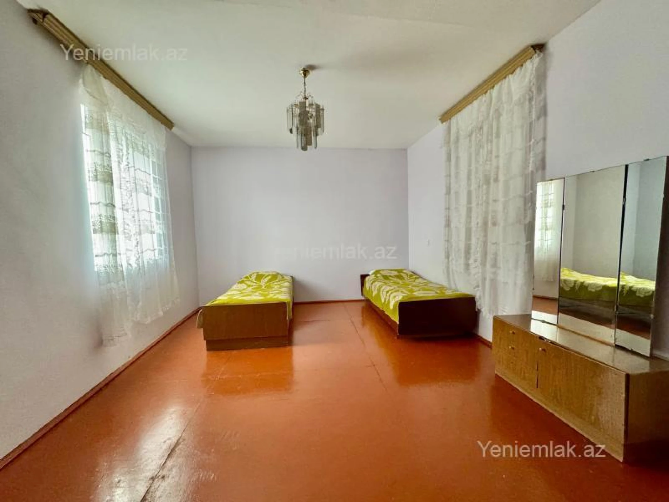 Satılır 6 otaqlı həyət evi 240 m²