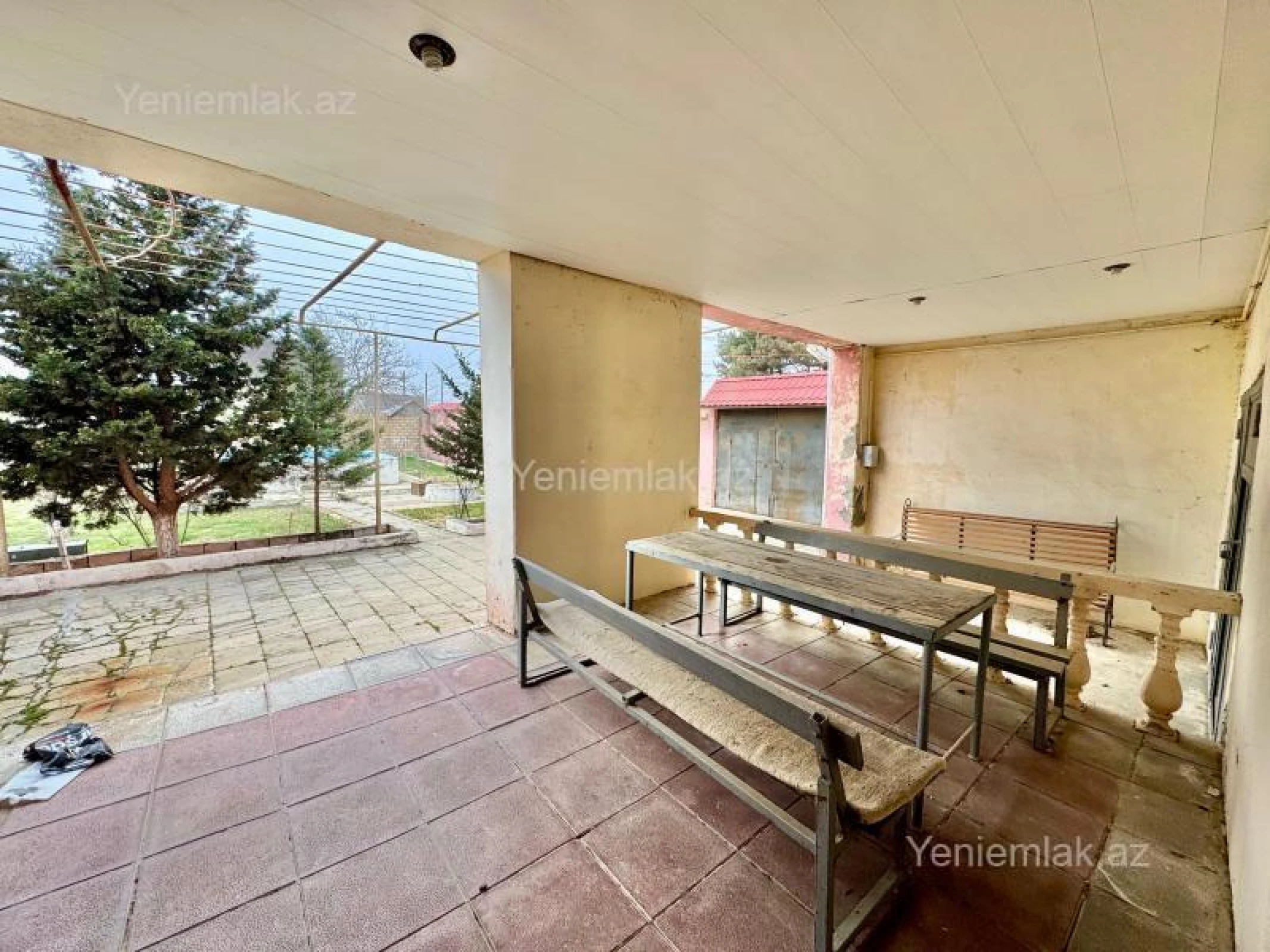 Satılır 6 otaqlı həyət evi 240 m²