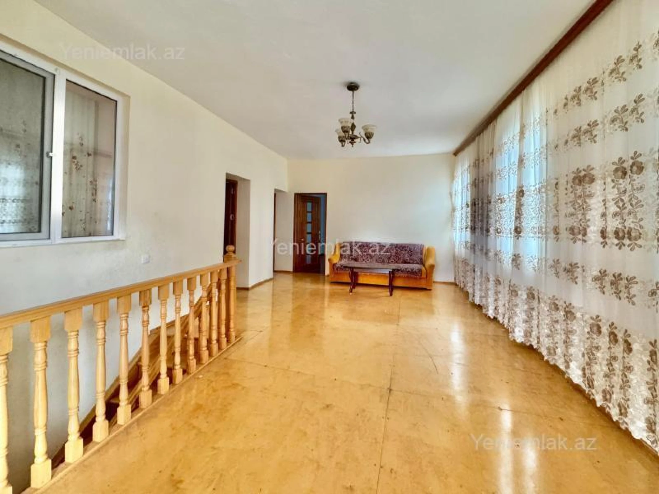 Satılır 6 otaqlı həyət evi 240 m²