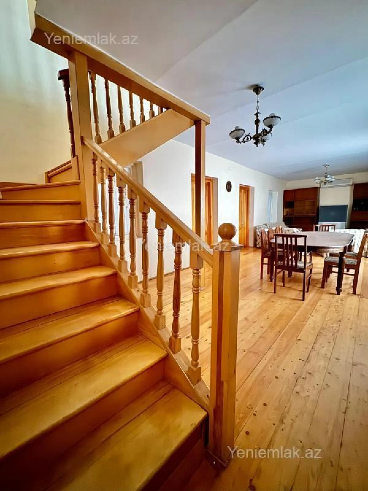 Satılır 6 otaqlı həyət evi 240 m²