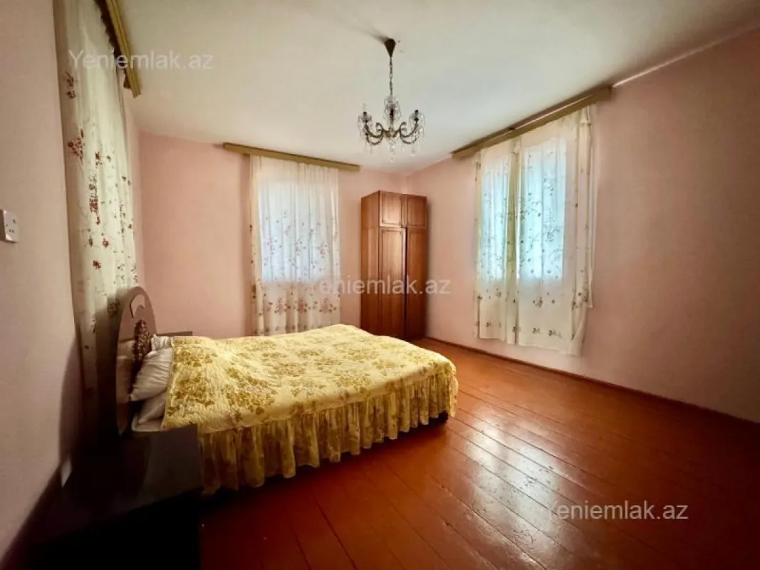 Satılır 6 otaqlı həyət evi 240 m²