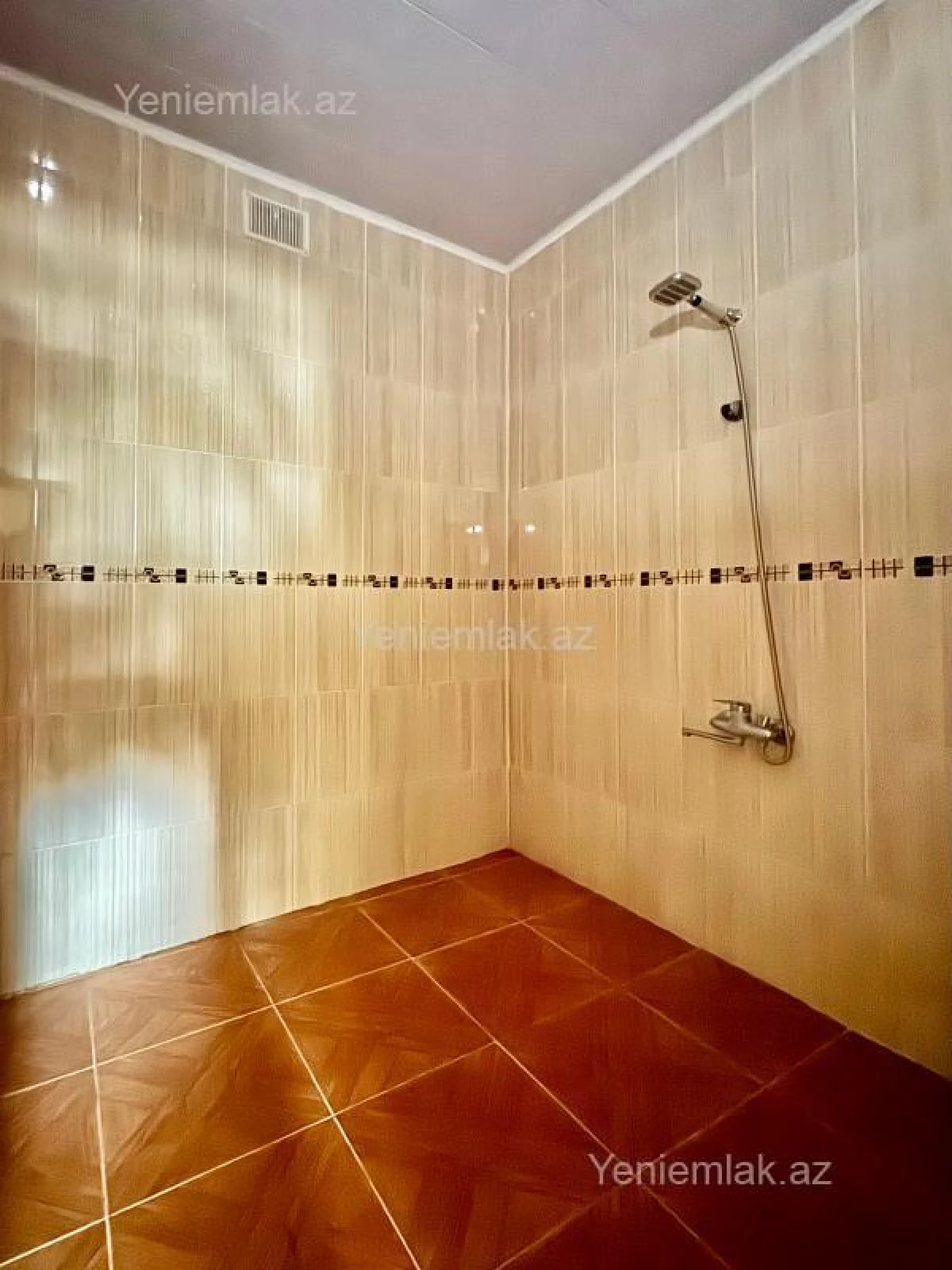 Satılır 6 otaqlı həyət evi 240 m²