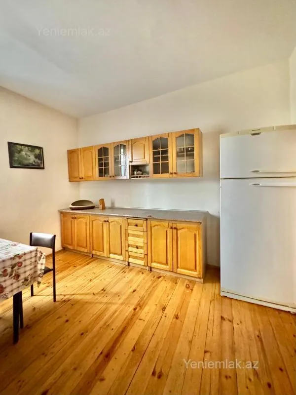 Satılır 6 otaqlı həyət evi 240 m²