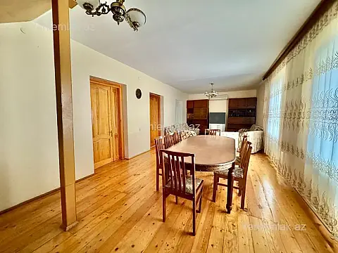 Satılır 6 otaqlı həyət evi 240 m²