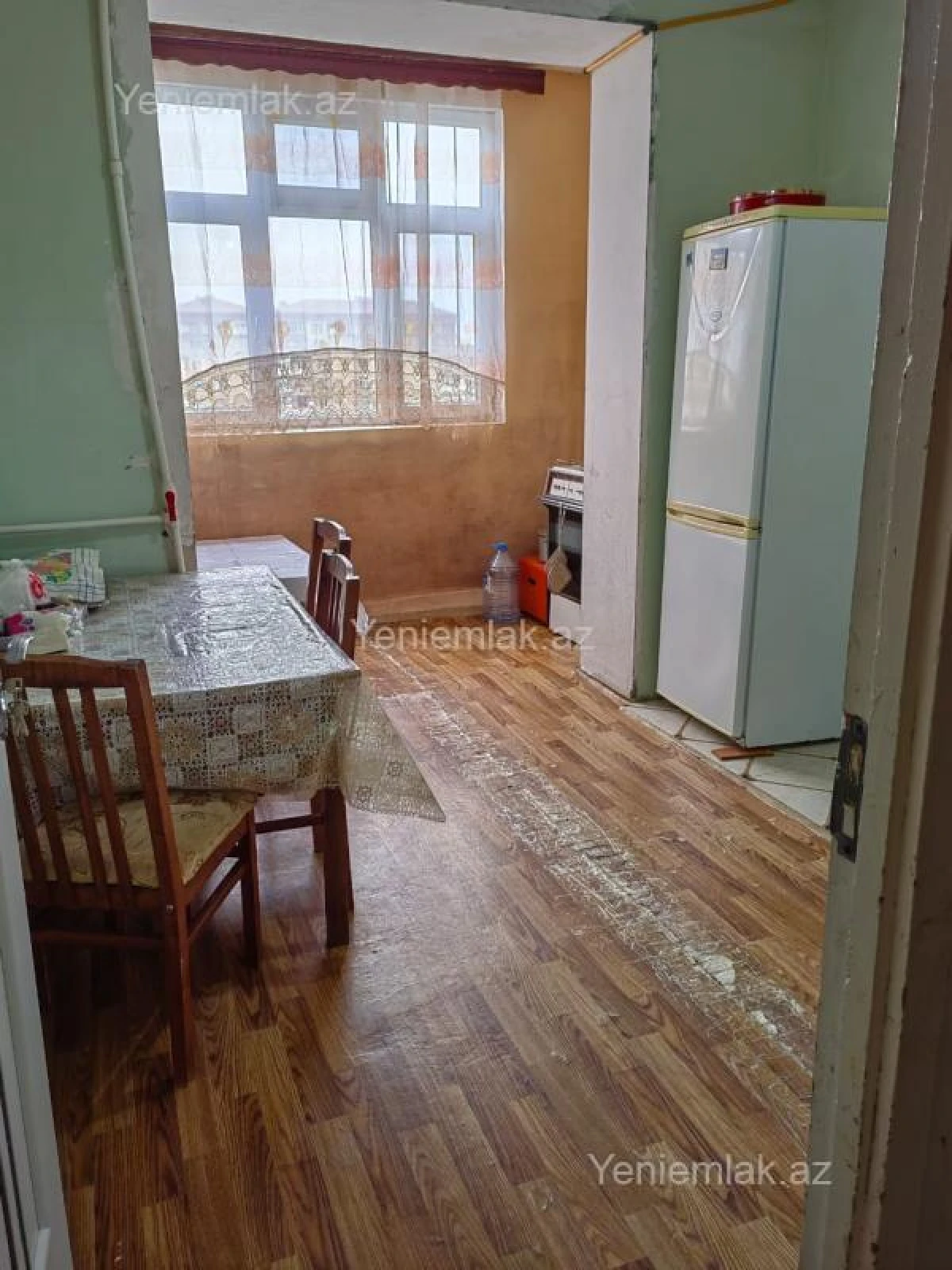 Satılır 4 otaqlı köhnə tikili 85 m²